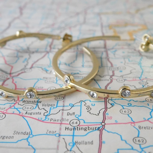 Two pairs of AKKAD gold toned hoop earrings - Picture 4 of 6